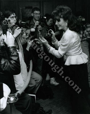 Joan Collins, 1986 NYC.jpg